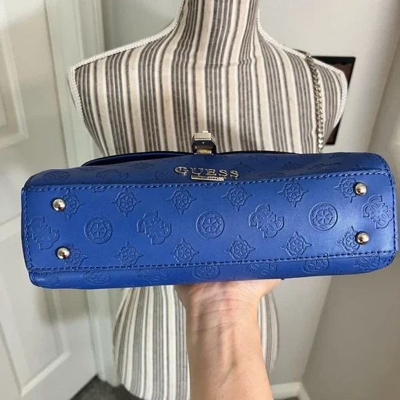 GUESS NWOT Blue Peony Debossed Logo Crossbody Shoulder Bag - Picture 4 of 14